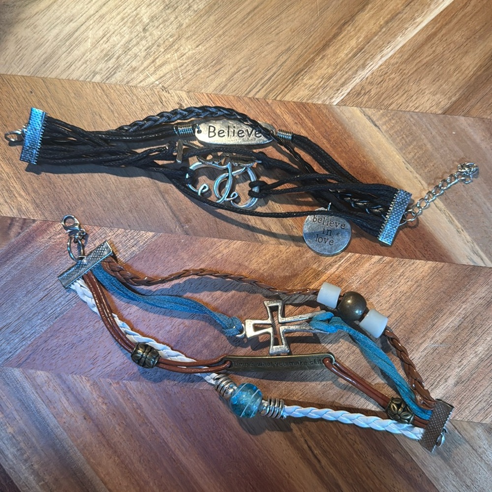 2 western Bracelets